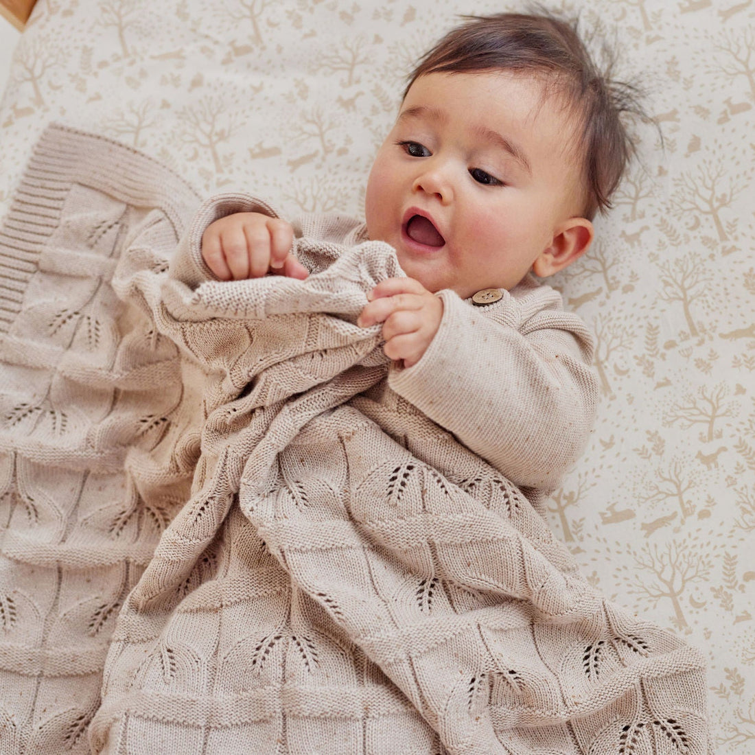 Sand Fleck Knit Leaf Blanket