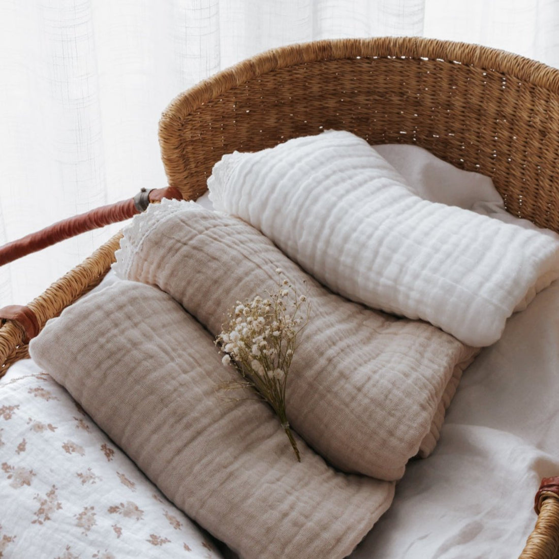 Pretty White Muslin Lace Blanket Swaddle Photography Prop